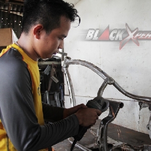 Proses grinda rangka prostreet kustom