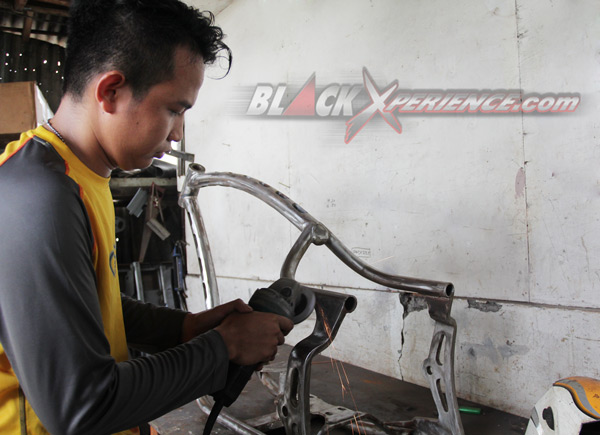 Proses grinda rangka prostreet kustom