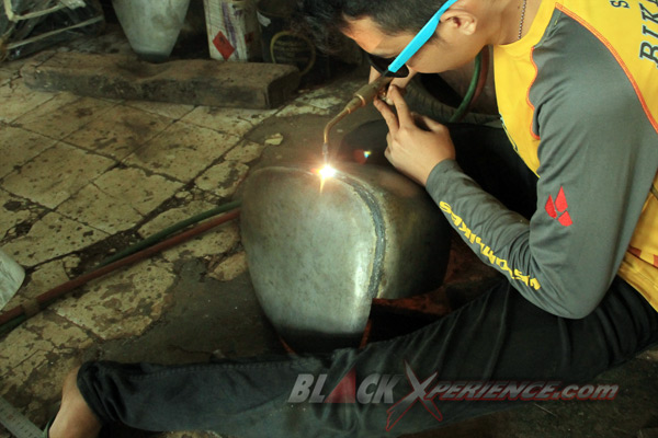 Aktivitas mekanik membuat bodi custom