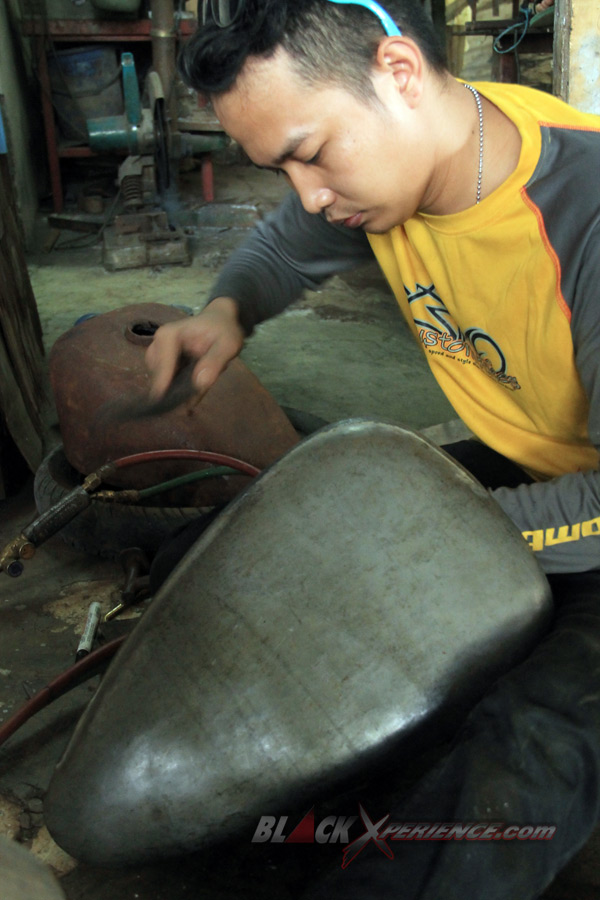 Aktivitas mekanik membuat bodi custom