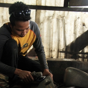 Proses grinda tangki custom