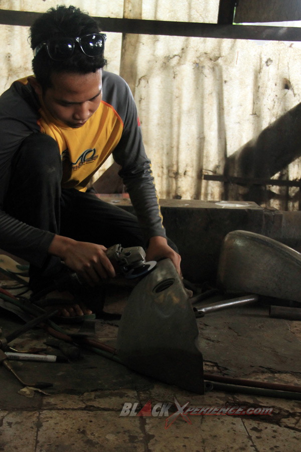 Proses grinda tangki custom