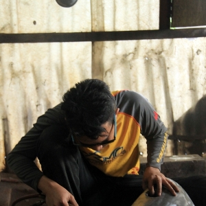 Proses pengelasan beberapa sisi tangki custom