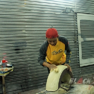 Aktivitas crew Bimo Custombikes