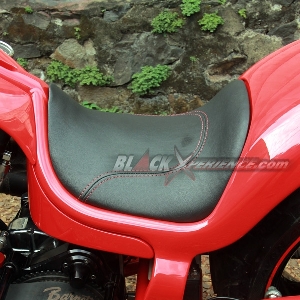 Jok ini menggambarkan jelas konsep rangka custom drop seat