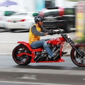 Crew Bimo Custombikes melakukan test ride