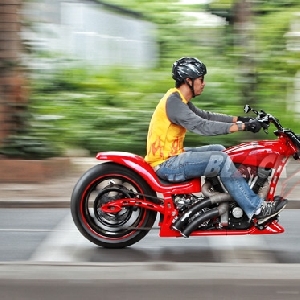 Crew Bimo Custombikes melakukan test ride