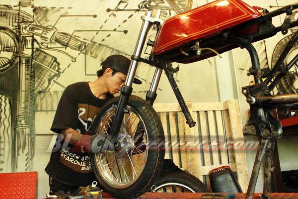 Buntut Cafe Racer Ikut Ramaikan Modifikasi WreenchMonkees