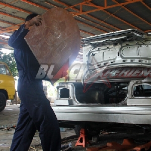 Pengganti space ban serep, mengurangi bobot hingga 5 kilogram