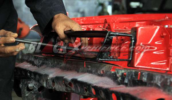 Pemasangan grill custom