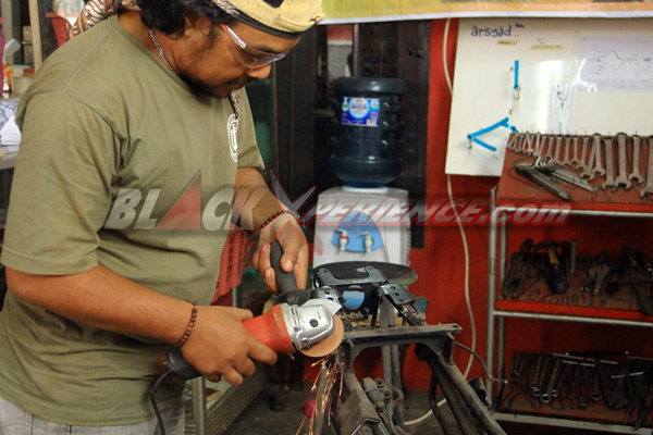 Persiapan grinda rangka belakang