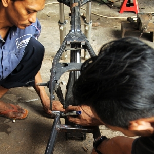 Proses pengerjaan swing arm