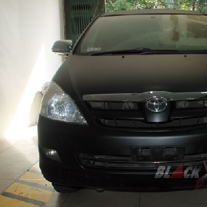 Tampak depan Toyota Innova