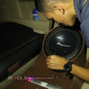 Memasang subwoofer Pioneer Champion Series 10 inci