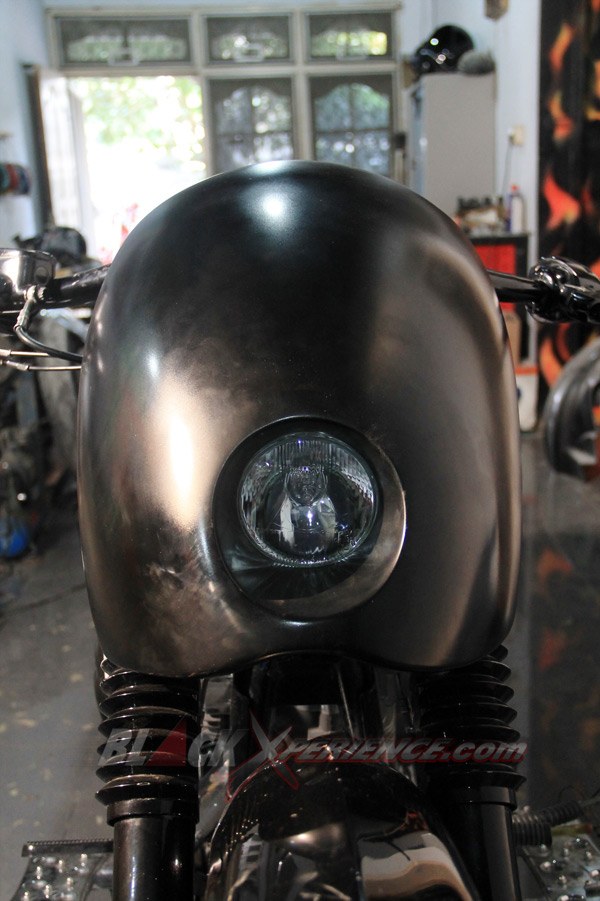 Tampak depan fairing headlamp Bob Dron style