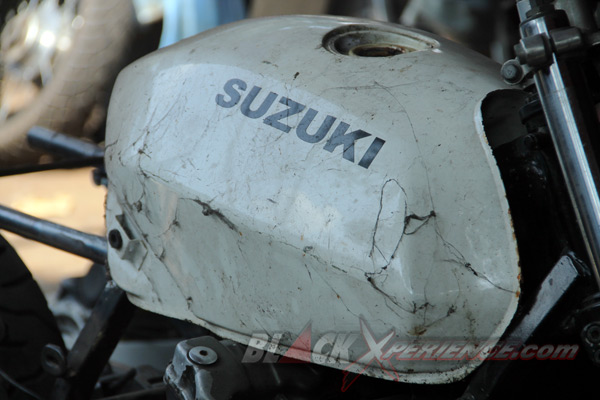 Tangki original Suzuki GSX750 Police