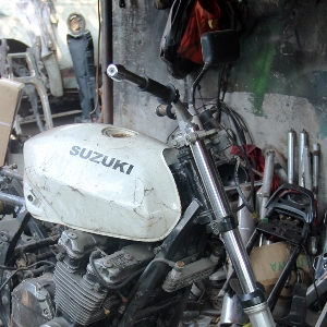 Suspensi bawaan motor Suzuki GSX750 Police