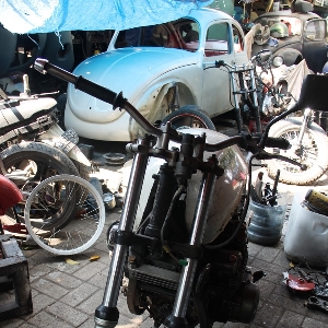 Suzuki GSX750 Police diantara sejumlah proyek modifikasi yang sedang berjalan