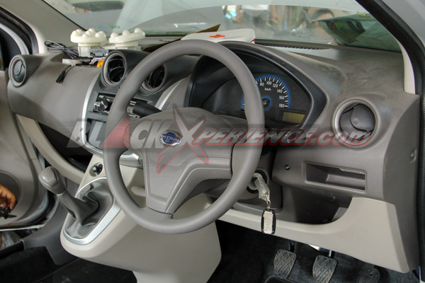Interior standar Datsun GO Panca