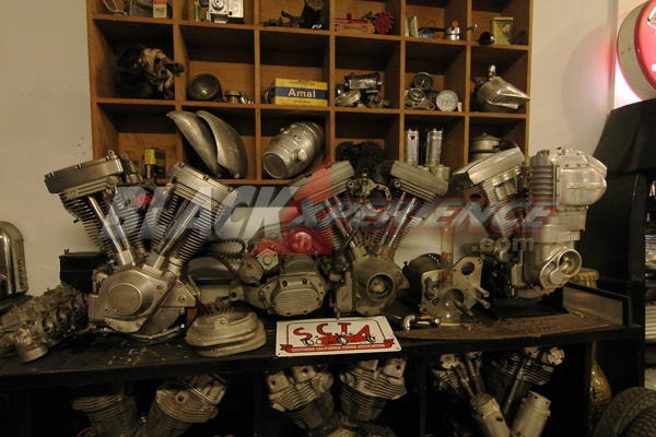 Sejumlah koleksi mesin di bengkel KickAss Choppers