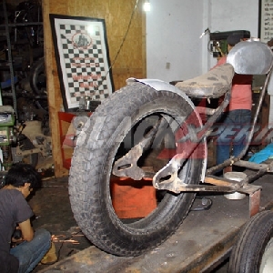 Beginilah kira-kira wujud motor bobber Moto Guzzi V7 II Racer