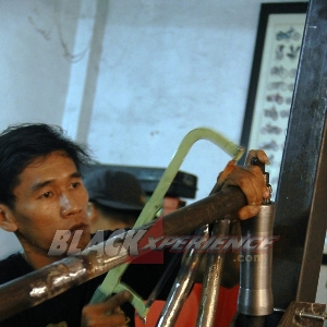 Melanjutkan proses modifikasi rangka rigid