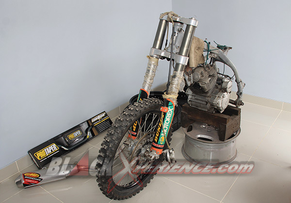 Ditangan Caos Custom Bike Yamaha Scorpio Berubah Jadi Supermoto