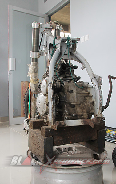 Ditangan Caos Custom Bike Yamaha Scorpio Berubah Jadi Supermoto