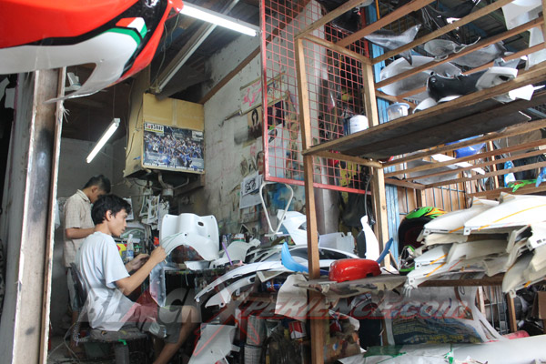 Ganti Cat Abu-abu Menyerupai Honda Jazz RS 2012