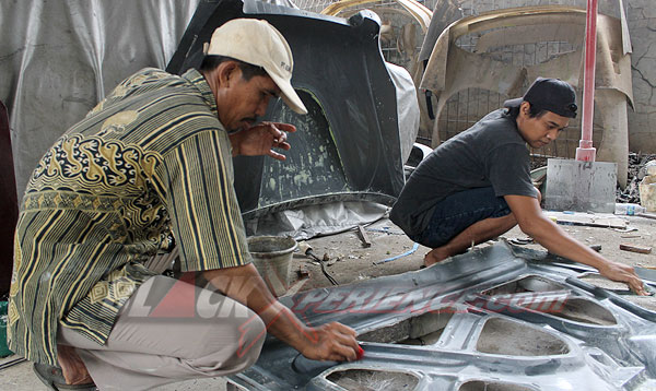 Fiber Dominasi Bodykit Honda CR-V Street Racing