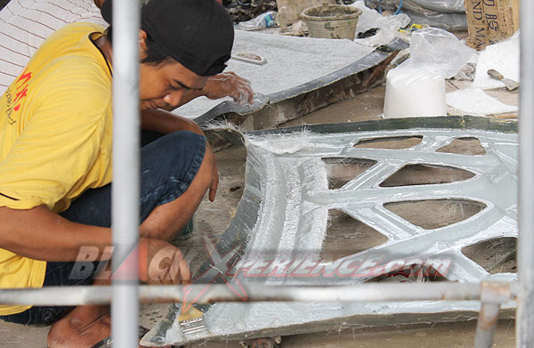 Fiber Dominasi Bodykit Honda CR-V Street Racing