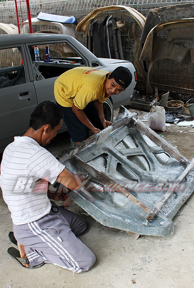 Fiber Dominasi Bodykit Honda CR-V Street Racing