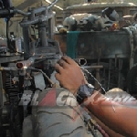 Donny Hantu Laut Memulai Pekerjaan Modifikasi Suzuki GSX750 Police Cafe Racer