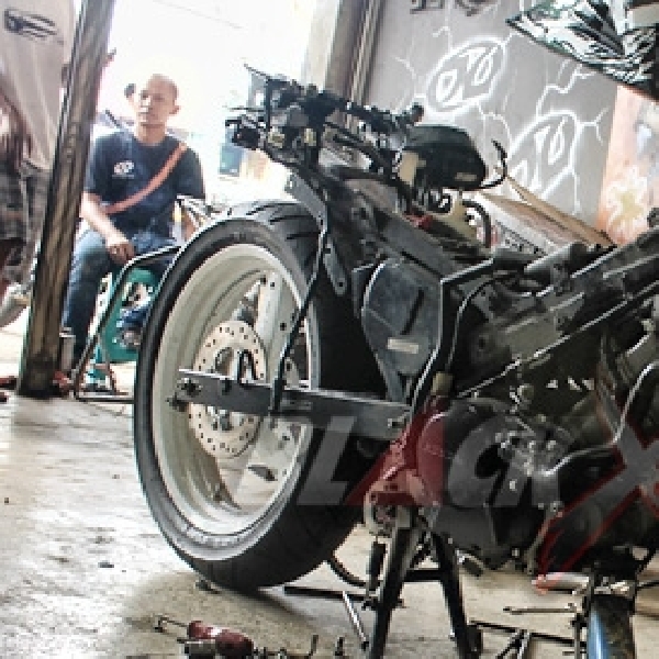 Mencoba Tampil Maskulin Honda CS1 Siap Transgender