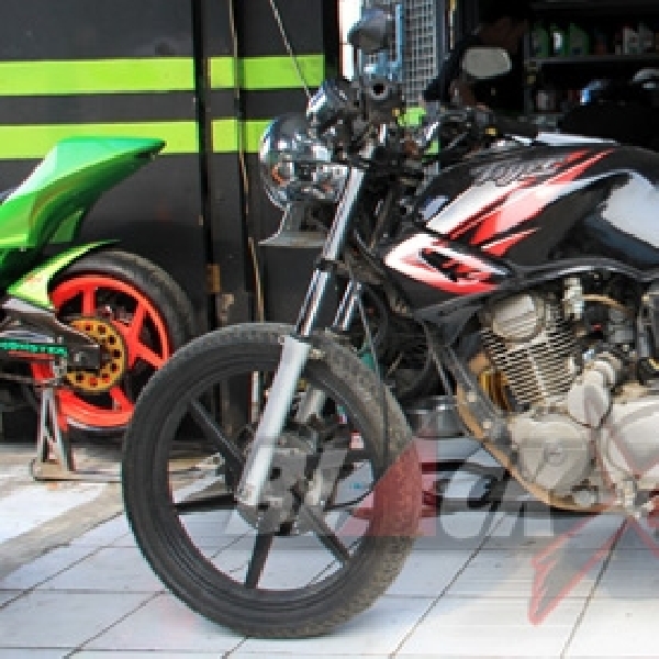 "Duplikat" Honda CBR600 Ala Adie Paint Brush