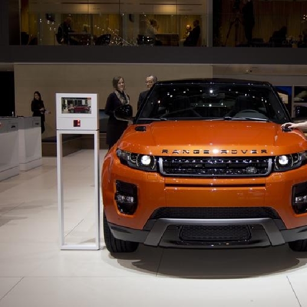 Range Rover Evoque Autobiography Dynamic Meluncur di Jenewa