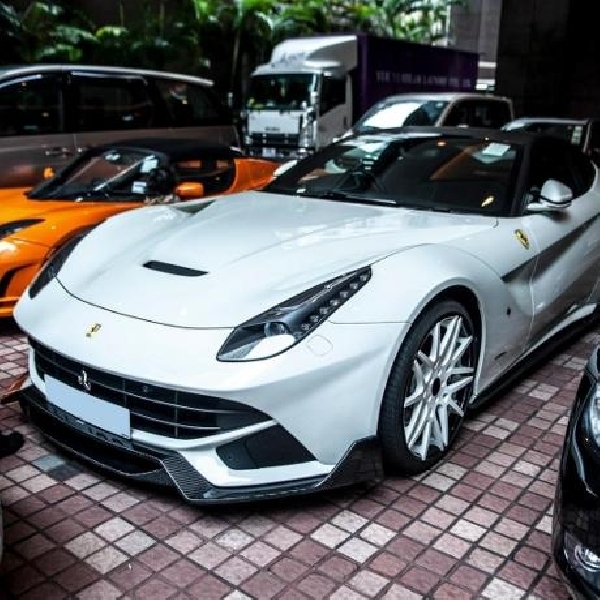 F12 Berlinetta Bedahan DMC 'nongkrong' di Hong Kong