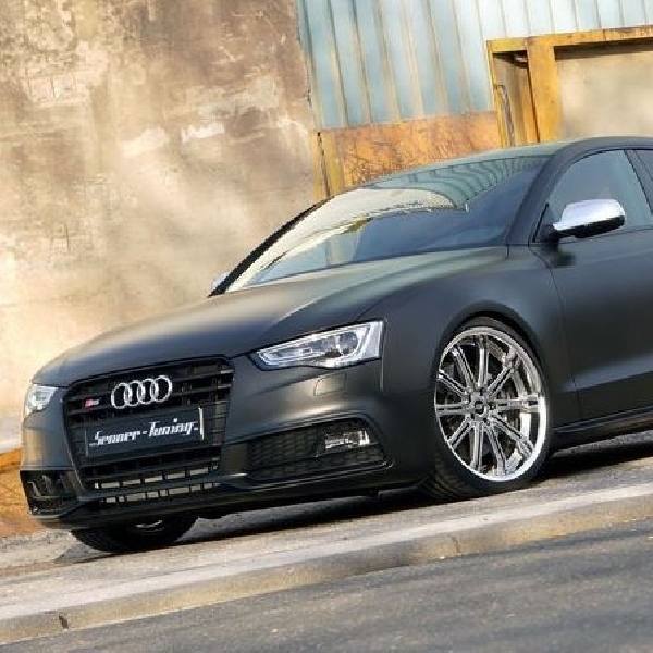 Audi S5 Sportback berbaju hitam doff ala Senner