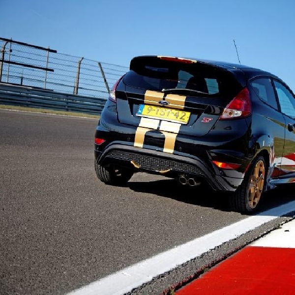 Ford Fiesta ST tampil menggoda dual warna