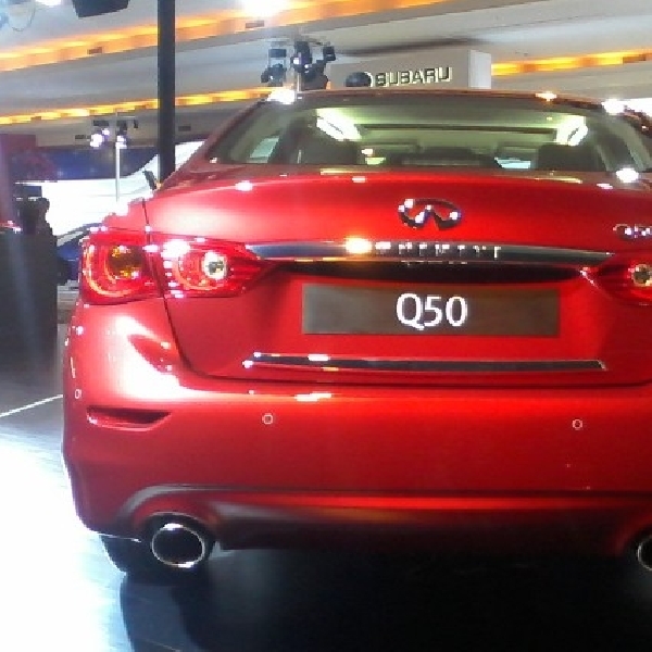 Infiniti Q50 sedan premium yang dinamis dan sporty