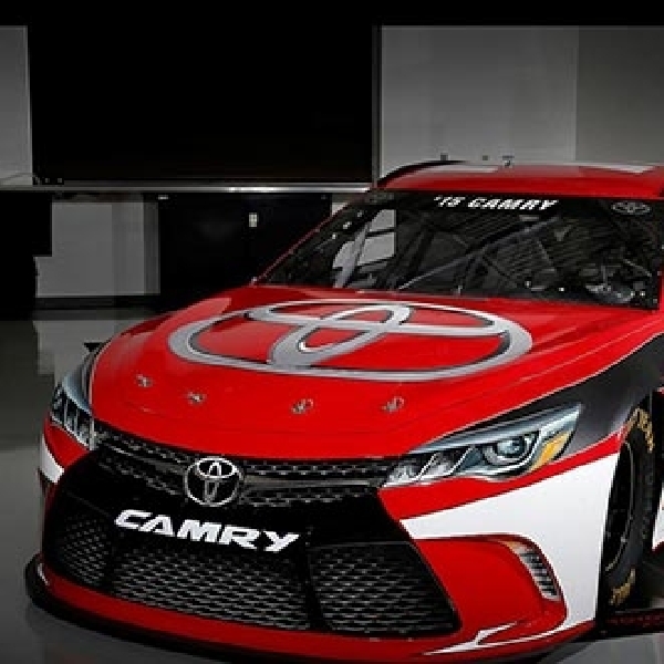 Gaharnya Camry 2015 Yang Siap Berkompetisi di Ajang NASCAR