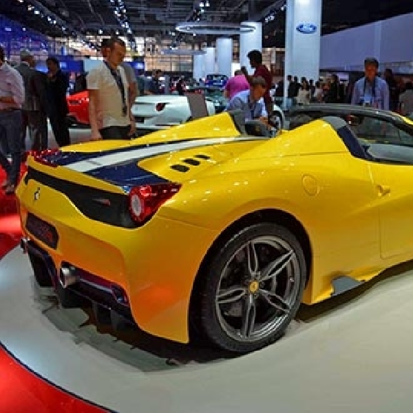 Ferrari 458 Speciale Aperta Laku USD 900.000