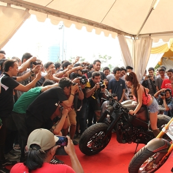 Foto Kontes BX Babe on Rides Sedot Pengunjung Autofest SMB