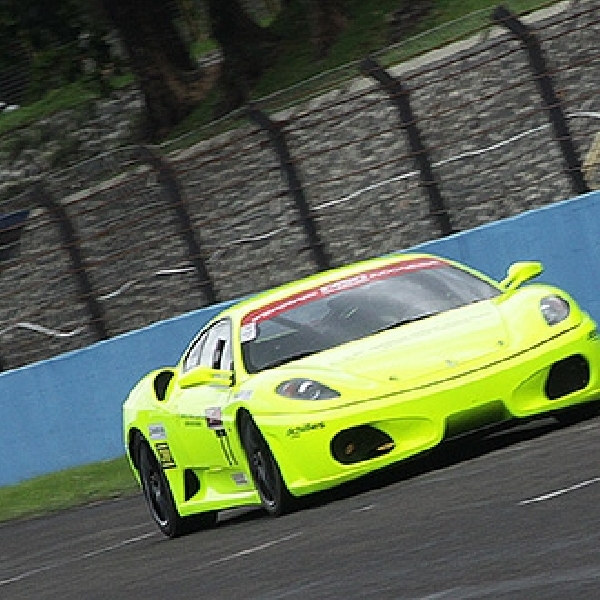 Ferrari F430 Vs Mercedes-Benz C63 AMG Bikin Panas ISSOM Seri ke-6