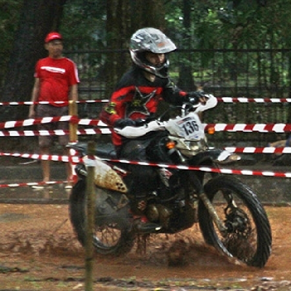 CST Urban Enduro 2014, Serunya Jatuh Bangun di Kubangan Lumpur