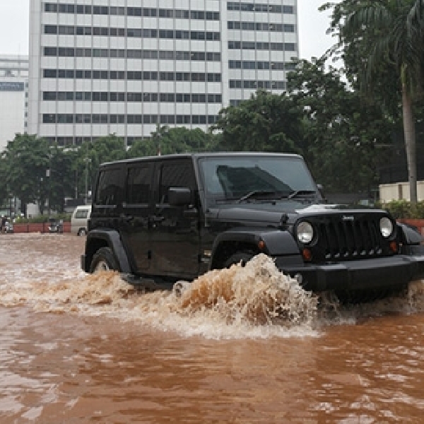 Jalan Jakarta Kerap Banjir, Konsumen Beralih ke Mobil SUV