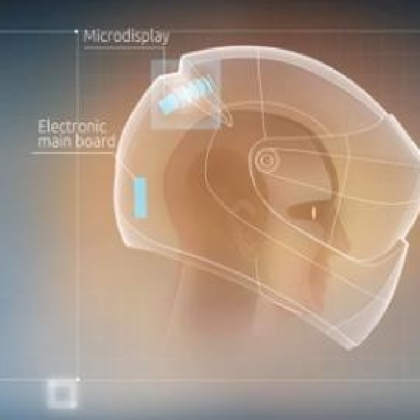 Helm Motor Kini Dilengkapi Teknologi Head-up Display