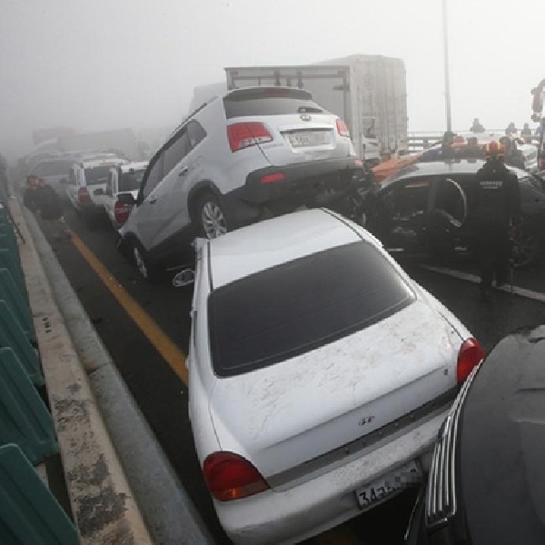 Kecelakaan Beruntun 100 Mobil, 65 Orang Terluka