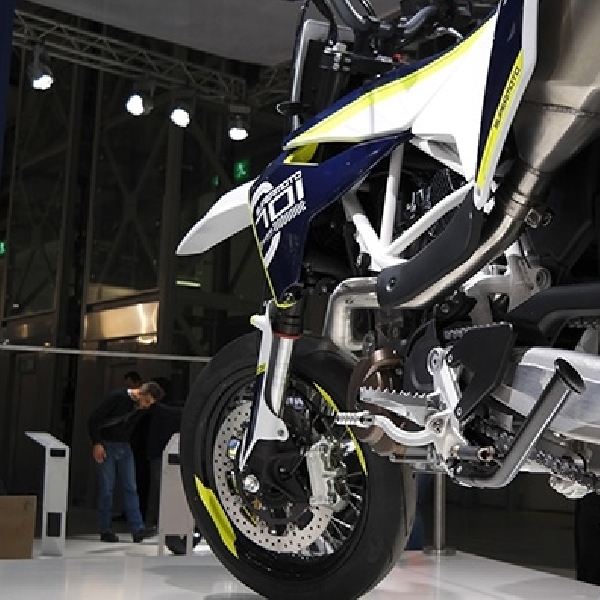 Husqvarna 701 Supermoto Tengah Diuji Jalan