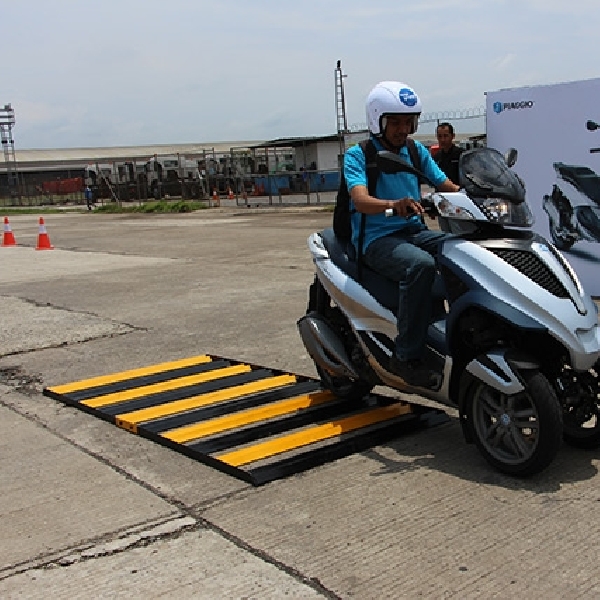 Lebih Intim dengan Piaggio MP3 Yourban 300